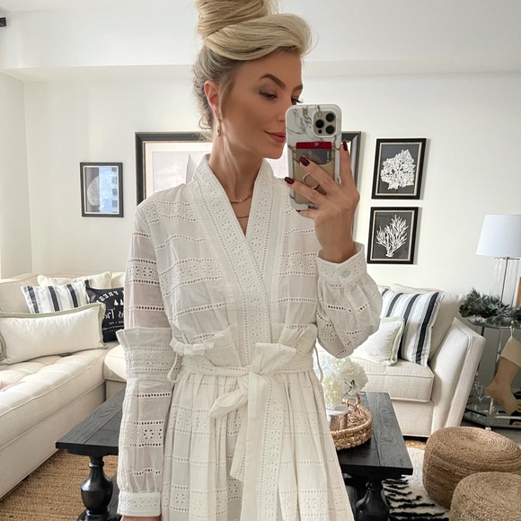 Detailed white wrap dress - Picture 3 of 4